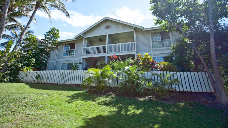 Ground floor units at Keonekai Villages have lovely fenced yard areas.