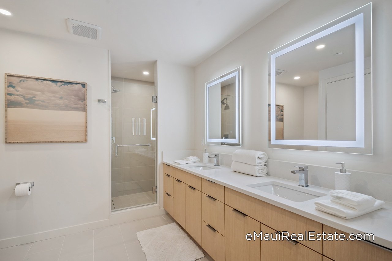 Master bathroom downstairs in the A floor plan at Makalii Wailea