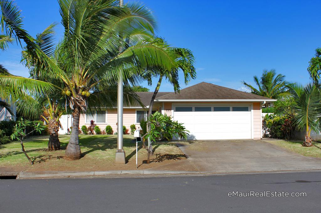 The main neighborhood street for Nanea Kehalani is Papua Street which features many nice single level homes.