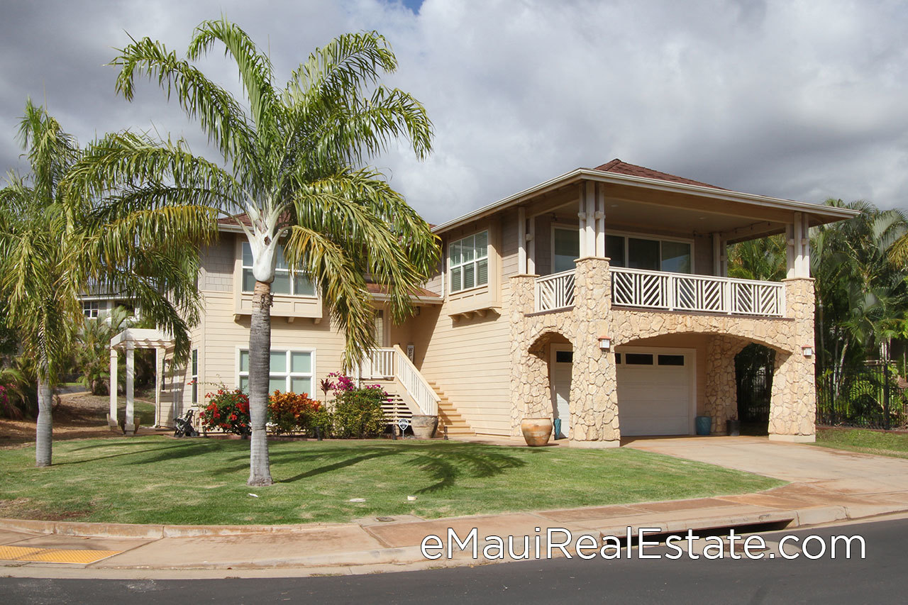 60 of the homes in Moana Estates are two-story houses ranging in size from 1,852 sqft up to 3,100 sqft