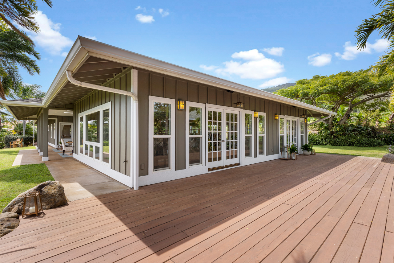 42-foot outdoor living deck: 