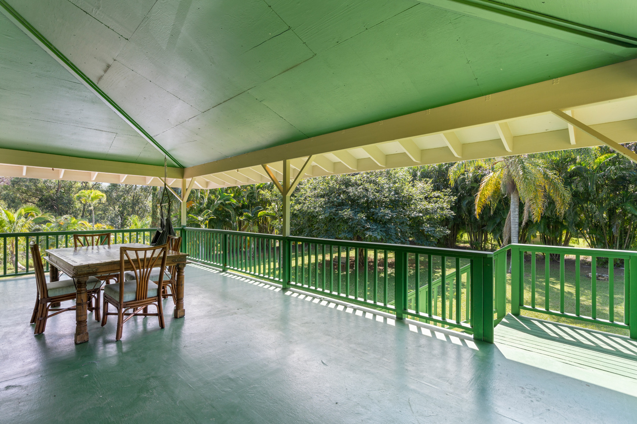 Large covered Lanai: 