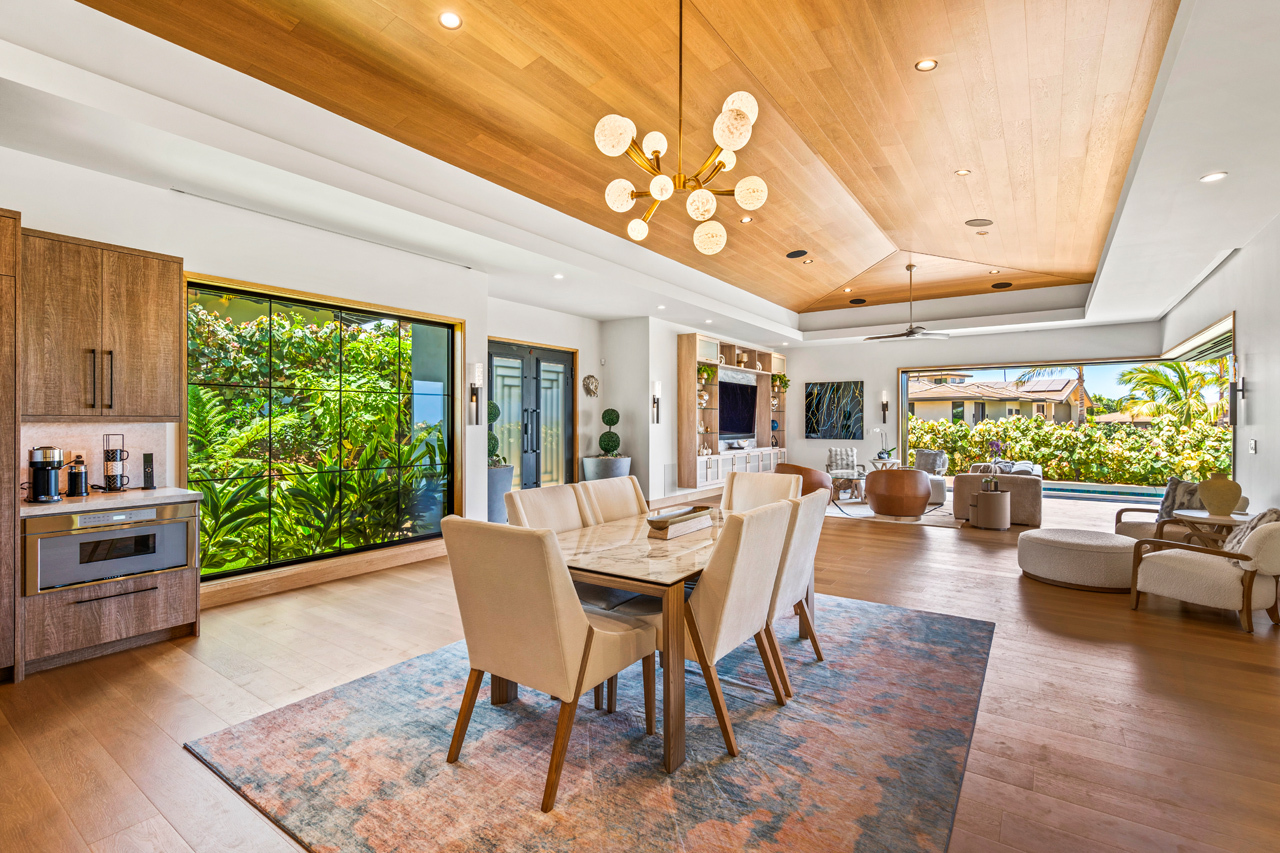 Exquisite decor and finishes: living room