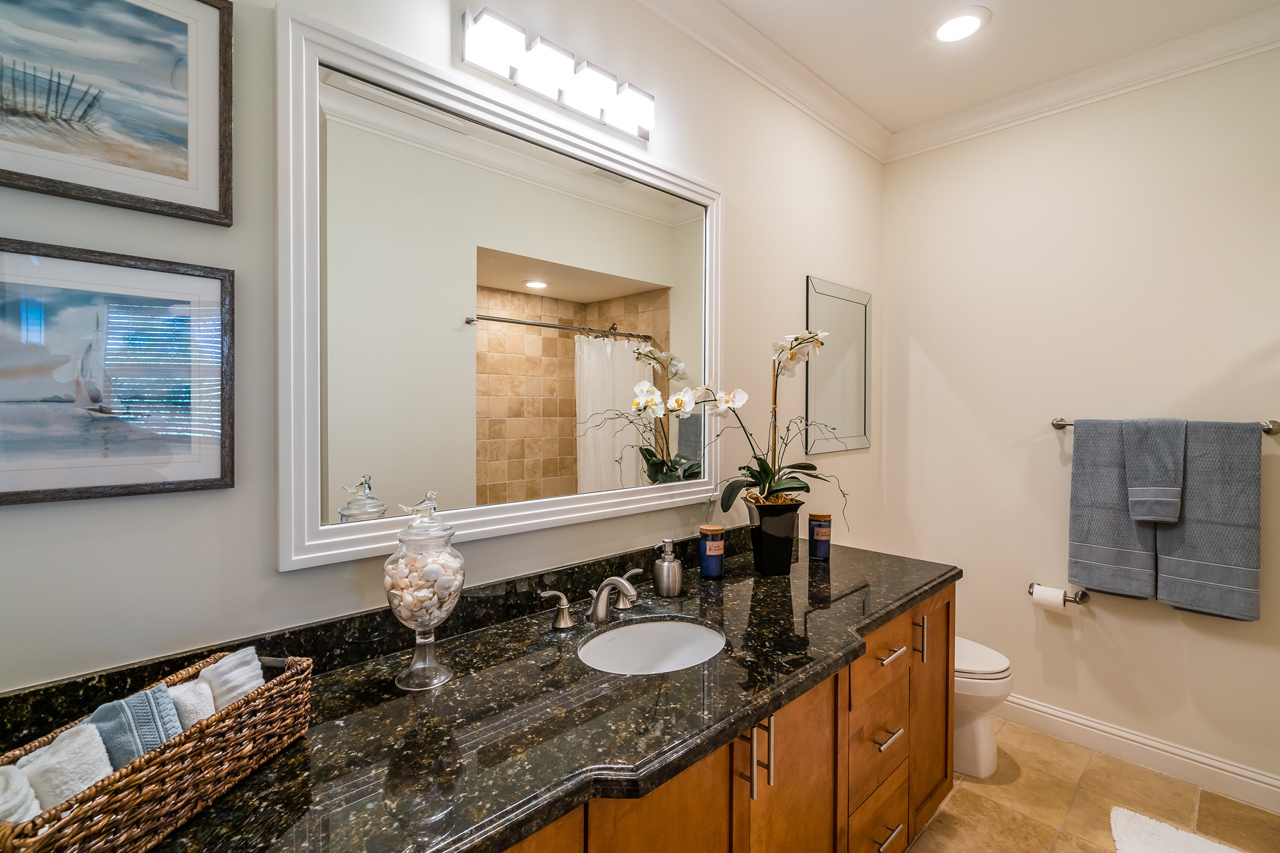 Bedroom 2 & bathroom 2: 